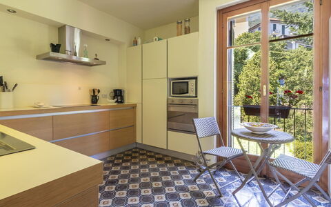 Residenza del Pascià: Gulvbelægning, Indretning, Etage, Køkken, Countertop, Møbel, Køkken Apparat, Træ, Cabinetry, Større Bandage