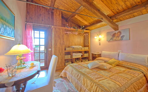Villa Margherita: Soveværelse, Værelse, Seng, Møbel, Ejendom, Bygning, Indretning, Loft, Sengetøj, Bed Frame