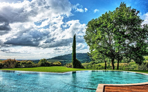 Villa Petrognano: Naturlige Landskab, Himmel, Natur, Vand, Blå, Milepæl, Træ, Daytime, Vandressourcer, Sky