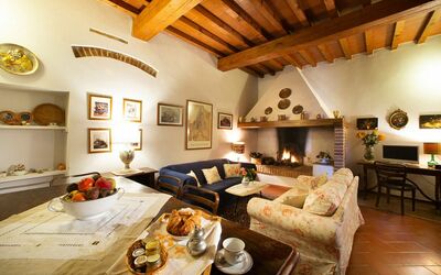 Vasche 3: Ejendom, Værelse, Indretning, Bygning, Møbel, Stue, Hus, Loft, Ejendom, Villa