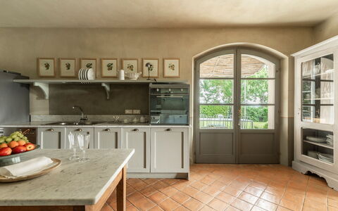 Villa Danilo: Countertop, Cabinetry, Møbel, Ejendom, Køkken Apparat, Komfur, Køkken, Husholdningsapparat, Træ, Indretning