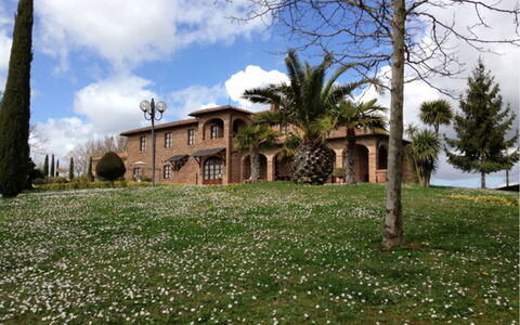 Sanguineto: Sky, Himmel, Plante, Blomst, Bygning, Træ, Naturlige Landskab, Hus, Land Lot, Vegetationen