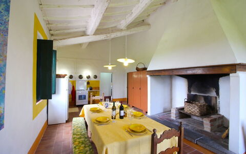 Santa Vittoria: Værelse, Ejendom, Bygning, Indretning, Møbel, Loft, Hus, Stue, Ejendom, Suite