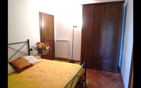 Nonno Tobia: Værelse, Soveværelse, Møbel, Ejendom, Seng, Bed Frame, Sengetøj, Bygning, Indretning, Etage
