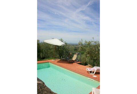 San Eusebio: Vand, Sky, Himmel, Plante, Bygning, Svømmepøl, Udendørs Møbler, Skygge, Rektangel, Træ