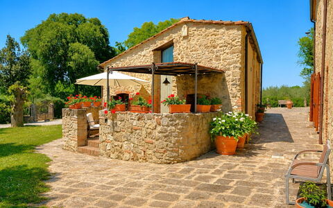 Pieve di Sant Ippolito: Have, Sommerhus, Stuehus, Skygge, Landscaping, Estate, Gård, Backyard, Stenmur, Hacienda