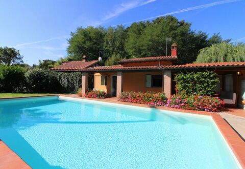 Pagliazzone: Vand, Himmel, Sky, Ejendom, Plante, Svømmepøl, Azure, Blå, Træ, Bygning