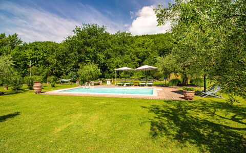 La Casa di Pino: Svømmepøl, Udvej, Have, Eco Hotel, Udendørs Møbler, Thermae, Water Feature, Skygge, Estate, Landscaping