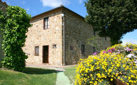 Casa Bella: Blomst, Plante, Himmel, Bygning, Sky, Vindue, Grøn, Naturlige Landskab, Træ, Græs