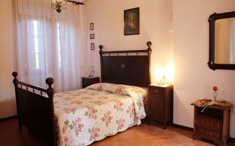 Villa Verniana: Seng, Soveværelse, Møbel, Værelse, Sengetøj, Ejendom, Bed Frame, Sengetøj, Etage, Indretning