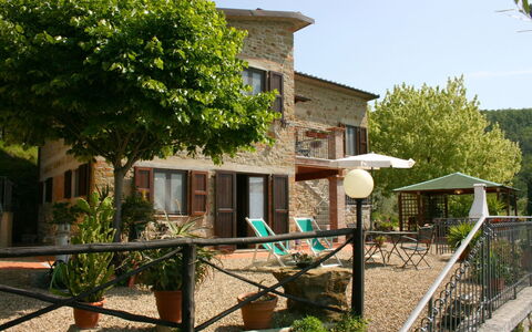 Agriturismo Arcobaleno: Plante, Ejendom, Bygning, Himmel, Vindue, Træ, Land Lot, Urban Design, Sommerhus, Kvarter