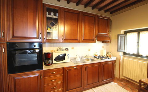 Agriturismo Ca di Vestro: Cabinetry, Møbel, Countertop, Værelse, Køkken, Ejendom, Komfur, Bygning, Indretning, Skab