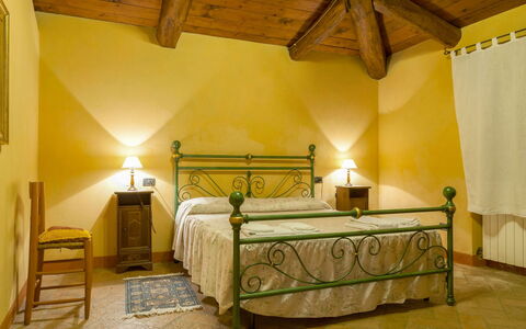 Casa la Primula: Møbel, Indretning, Gulvbelægning, Seng, Etage, Soveværelse, Værelse, Sengetøj, Loft, Bed Frame