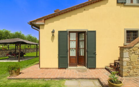 Podere Marcigliano: Dør, Hus, Hjem, Sommerhus, Home Dør, Gård, Skygge, Stuehus, Stueplante, Veranda
