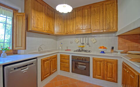 Villa Crispinino: Countertop, Cabinetry, Køkken, Værelse, Ejendom, Møbel, Bygning, Indretning, Etage, Hjem