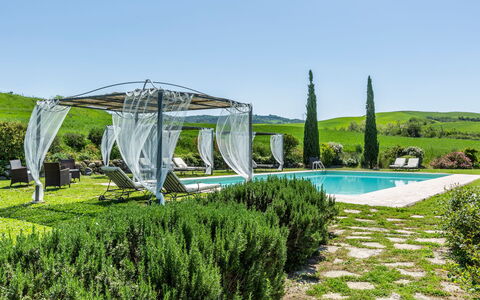Villa Castiglione: Svømmepøl, Udendørs Møbler, Have, Landscaping, Lawn, Backyard, Eco Hotel, Stuehus, Udvej