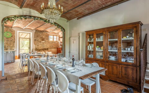 Villa Castiglione: Møbel, Indretning, Bord, Stol, Køkken & Spisebord, Gulvbelægning, Spisestue, Loft, Værelse, Restaurant