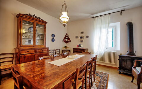 Villa Buonaparte: Værelse, Ejendom, Møbel, Spisestue, Bygning, Loft, Indretning, Bord, Etage, Ejendom
