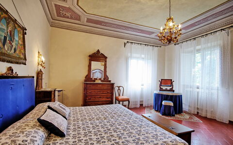 Villa Buonaparte: Værelse, Ejendom, Møbel, Soveværelse, Bygning, Indretning, Sengetøj, Seng, Loft, Væg