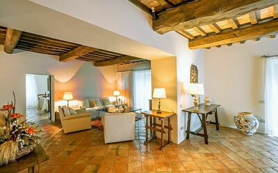 Bastia 1 - Ginestre: Værelse, Ejendom, Bygning, Indretning, Stue, Etage, Møbel, Loft, Hus, Gul