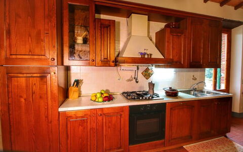 Civitella: Countertop, Cabinetry, Møbel, Værelse, Køkken, Ejendom, Bygning, Bejdse, Hårdttræ, Indretning
