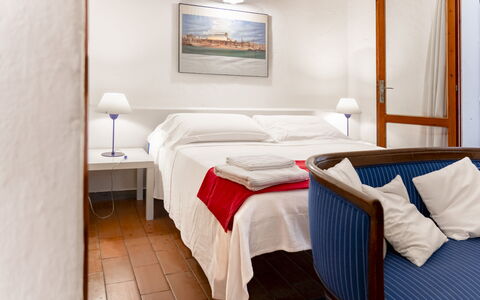 Casa Dei Lentischi: Møbel, Indretning, Soveværelse, Seng, Etage, Gulvbelægning, Hjem, Lejlighed, Bed Frame, Sengetøj