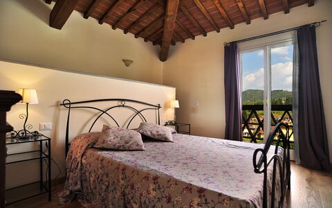 Casa Fabrizio: Ejendom, Møbel, Bygning, Vindue, Træ, Belysning, Komfort, Indretning, Bed Frame, Etage