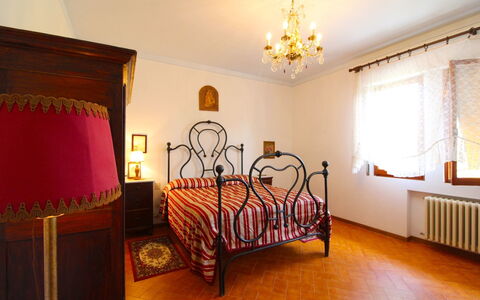 Villa Quattro Mori: Værelse, Møbel, Seng, Ejendom, Soveværelse, Indretning, Etage, Sengetøj, Bygning, Bed Frame
