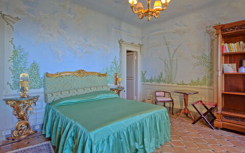 Villa Camaiore: Værelse, Soveværelse, Møbel, Seng, Ejendom, Indretning, Bed Frame, Væg, Bygning, Turquoise