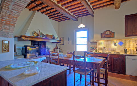 Villa Camaiore: Værelse, Ejendom, Bygning, Møbel, Køkken, Indretning, Hus, Ejendom, Countertop, Loft