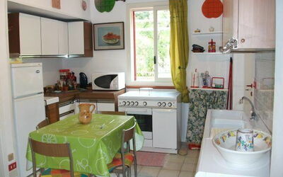 Sughera 2: Værelse, Ejendom, Møbel, Hus, Køkken, Indretning, Bygning, Hjem, Ejendom, Etage