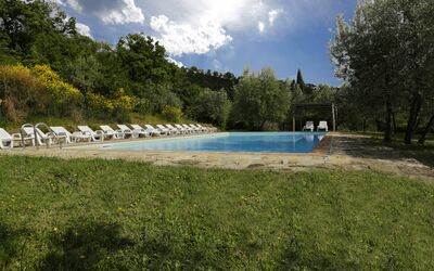 Le Logge: Natur, Naturlige Landskab, Vand, Ejendom, Vandressourcer, Himmel, Reservoir, Flod, Træ, Svømmepøl