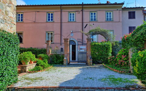 Il Gualdo: Ejendom, Hus, Bygning, Ejendom, Hjem, Boligområde, Estate, Arkitektur, Kvarter, Træ