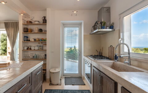 Villa Butterfly: Træ, Blå, Værelse, Indretning, Sanitærarmatur, Grøn, Etage, Hjem, Ejendom, Countertop