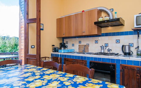 Vista Mare Noto: Værelse, Ejendom, Køkken, Møbel, Bygning, Countertop, Hus, Cabinetry, Etage, Ejendom