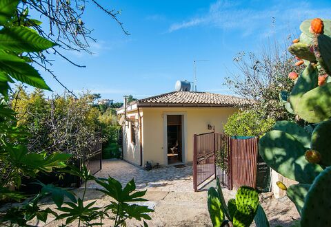 Vista Mare Noto: Ejendom, Hus, Hjem, Ejendom, Sommerhus, Bygning, Botanik, Plante, Træ, Estate